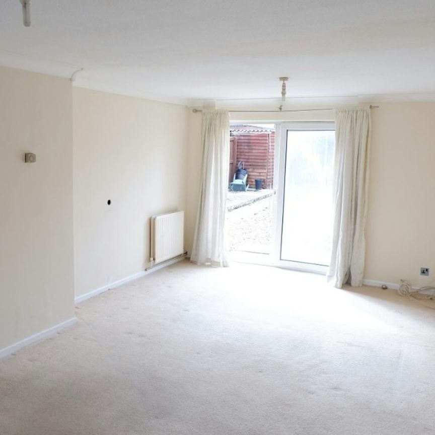 Terraced House to rent on - Photo 1