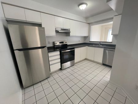 For Lease - 9 Fairglen Avenue Unit# 4, Brampton, Ontario - Photo 4