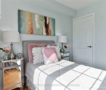 496 ROSSLAND ROAD W - Photo 1