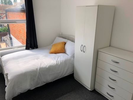 Room in a Shared House, Laxey Road, B16 - Photo 3