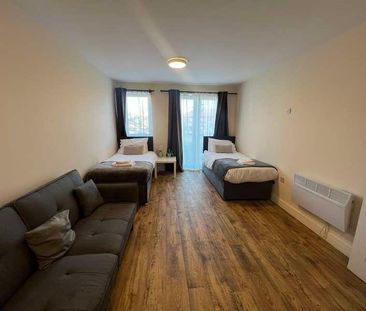 Salisbury Road, SO40 - Photo 3