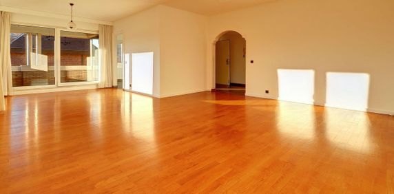 Appartement te huur in Oudergem voor € 2.100 met 3 slaapkamers - Photo 2