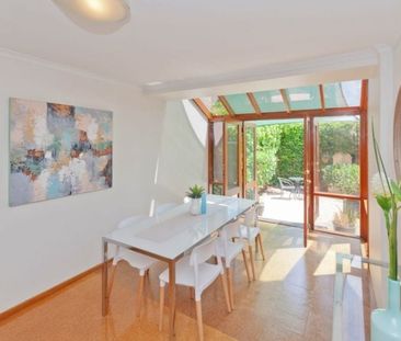 Two Bedroom Townhouse in Great Location! - Photo 4