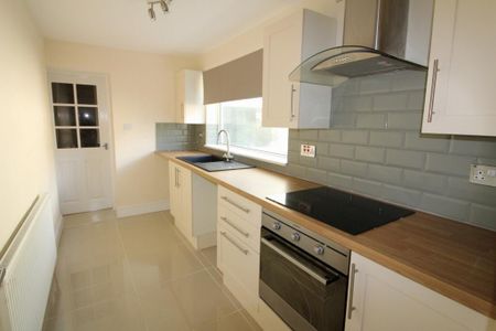 2 bedroom terraced house to rent - Photo 3