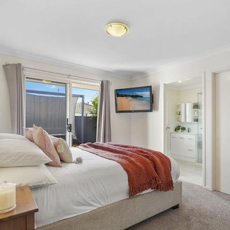 FULLY FURNISHED! - Photo 5