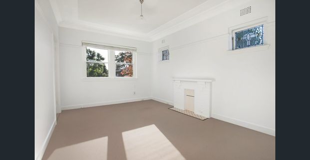 Gorgeous Townhouse with House Appeal - Photo 1