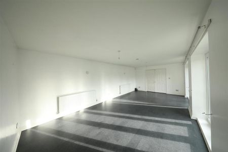 3 bedroom detached bungalow to rent - Photo 3