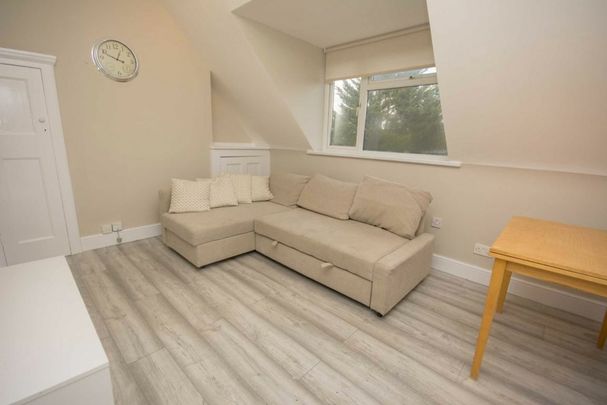 Golders Green Road - Photo 1