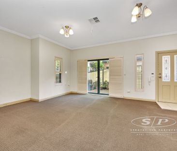 Prestigious full-brick townhouse - Photo 2