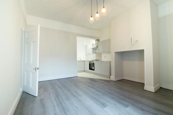 3 bedroom ground floor flat to rent - Photo 1