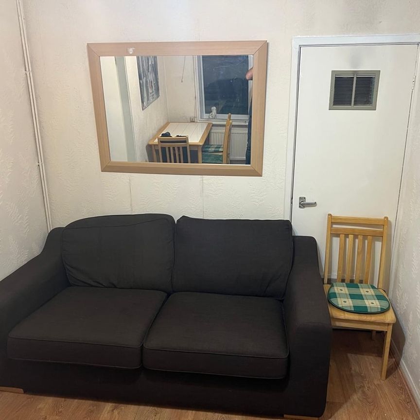 Room in a Shared House, Tarnbrook Walk, M15 - Photo 1