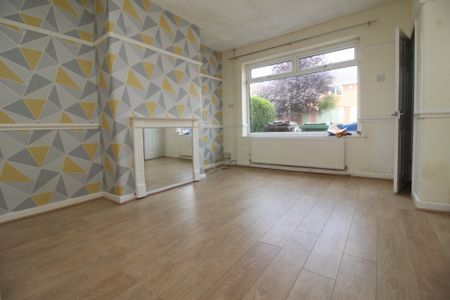 3 Bedroom Terraced House - Photo 2