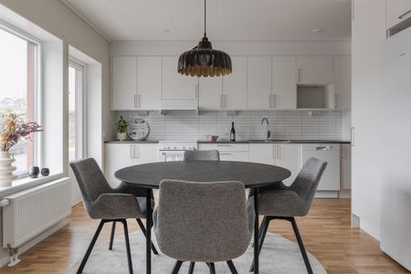 Edith Österlunds gata, Hillerstorp - Photo 2