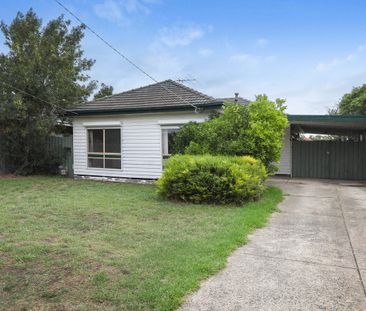 Warm, Bright & Welcoming Home. - Photo 6