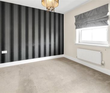 4 bedroom detached house to rent - Photo 3