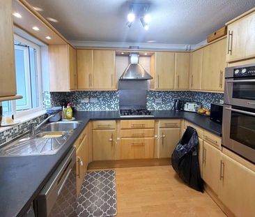 3 bedroom detached house to rent - Photo 4