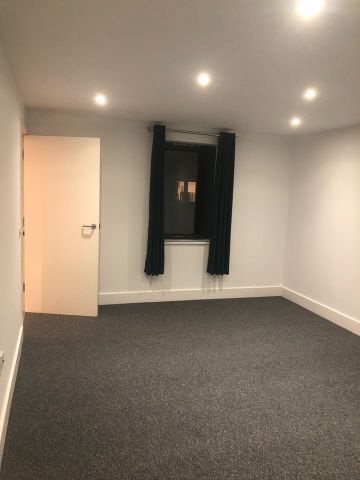 3 Bed Flat, Lord Stanley Court, SE24 - Photo 3