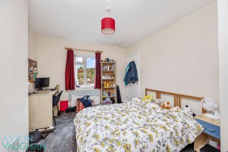 4 bedroom semi-detached house to rent - Photo 5