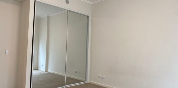 Modern 1 bedroom unit on 6th floor building b - Photo 2