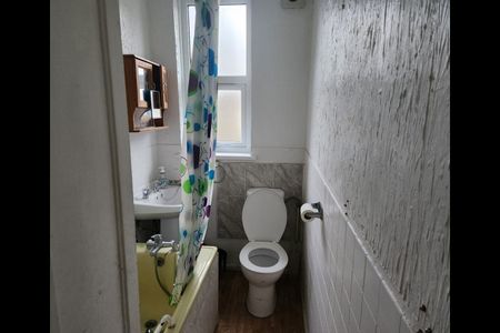 1 Bed Flat, Mansfield Road, IG1 - Photo 2