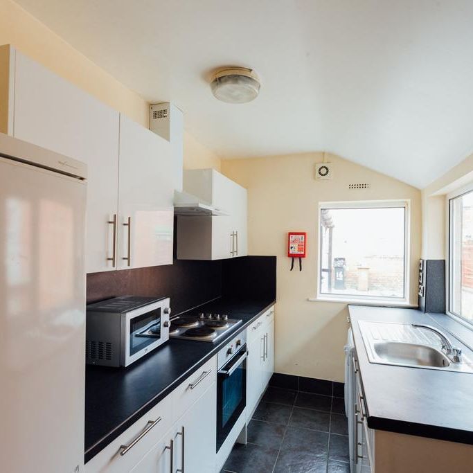 1 bedroom in a house share to rent - Photo 1