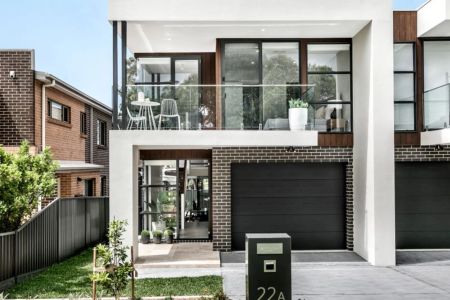 Impeccable Residence of Contemporary Style and Superior Quality - Photo 4