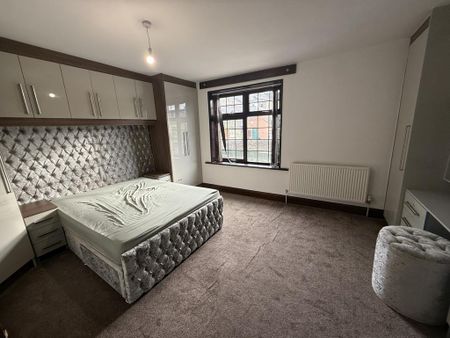 5 bedroom terraced house to rent - Photo 4