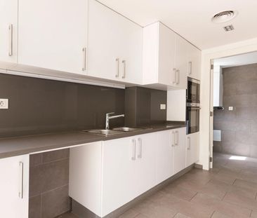 Casa o chalet de alquiler en Ronda Jean Monnet, Can Gambús - Photo 3