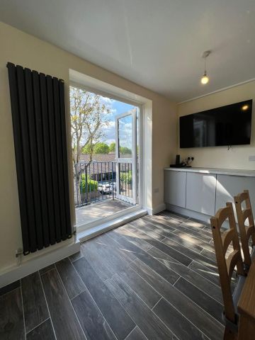 4 Bed Maisonette, Holford House, SE16 - Photo 3