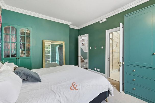 4 bedroom end of terrace house to rent - Photo 1