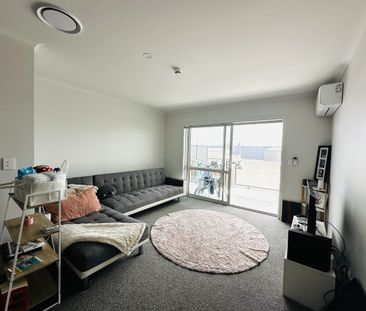 Charming 2-Bedroom Apartment - Centrally located. - Photo 3