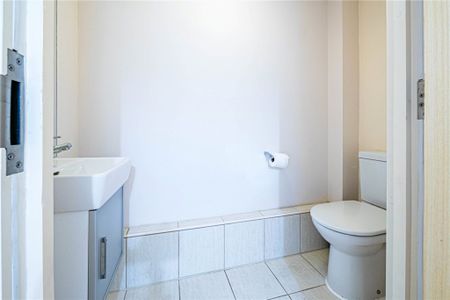 1 bed Flat for rent - Photo 5