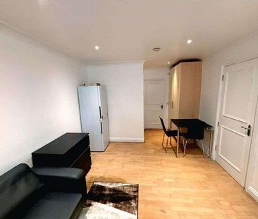 Nelson Road, Stanmore, Middlesex, HA7 - Photo 3