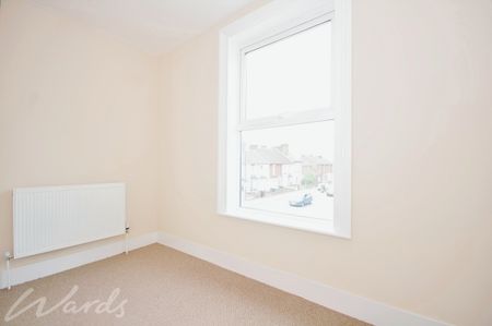 2 bedroom maisonette to rent - Photo 2