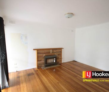 COSY 3 BEDROOM HOME IN SPRINGVALE SOUTH - Photo 3