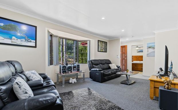 Comfortable Family Living with Room to Entertain! - Photo 1