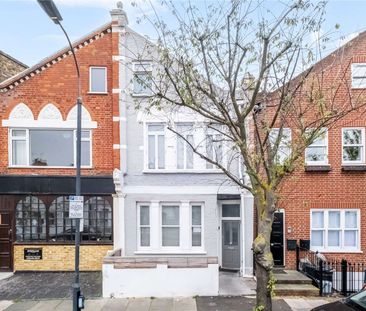 A beautifully presented three bedroom flat on quite residential str... - Photo 2