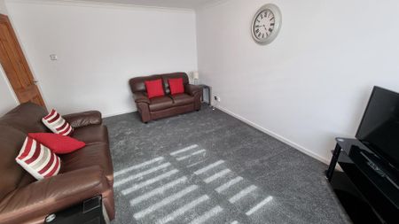 4 bedroom end of terrace house to rent - Photo 2
