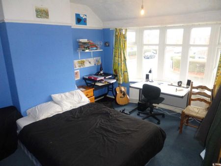 3 bedroom semi-detached house to rent - Photo 4