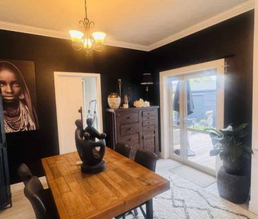 Beauty on Bourke - Photo 3