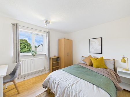 3 bedroom flat to rent - Photo 2