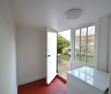 2 bedroom cottage to rent - Photo 2