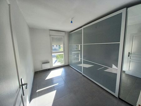 AIX LA DURANNE APPARTEMENT 3 PIECES TERRASSE ET PARKING, - Photo 4