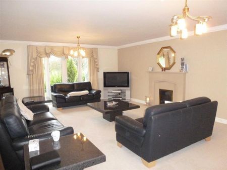 5 bedroom detached house to rent - Photo 2