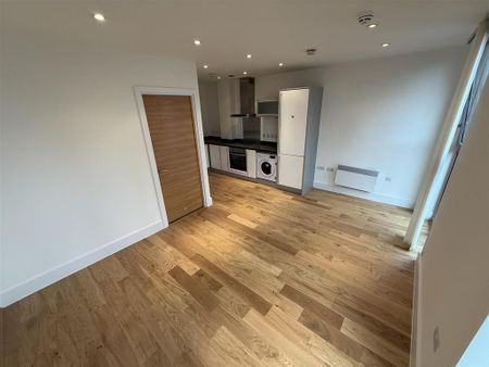 3 bedroom apartment to rent - Photo 2