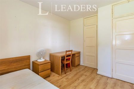 3 bedroom apartment to rent Kingsnympton Park, Kingston upon Thames, KT2 - Photo 2