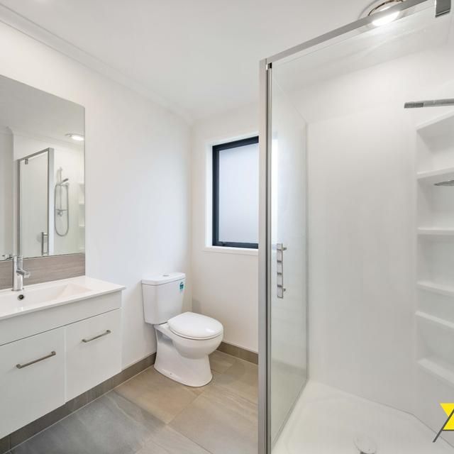 Comfort and Convenience Near Titirangi Village - Photo 1