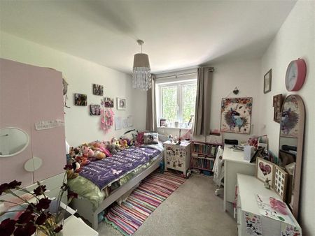 4 bedroom detached house to rent - Photo 2