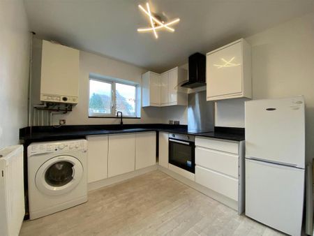 2 bedroom flat to rent - Photo 4
