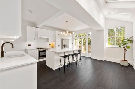 Farquhar Road, SW19, London - Photo 5